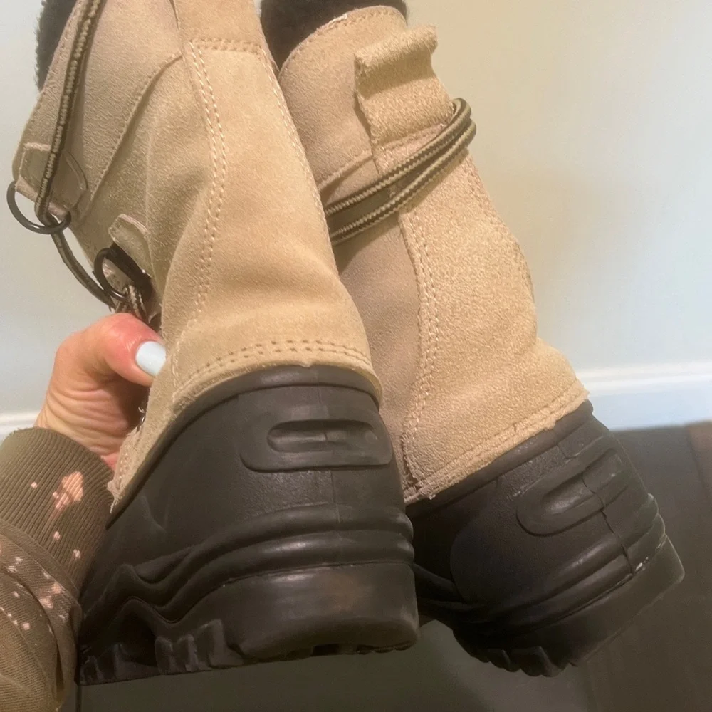 Itasca Men's Size 7 Black and Cream Snow Boots - Like New